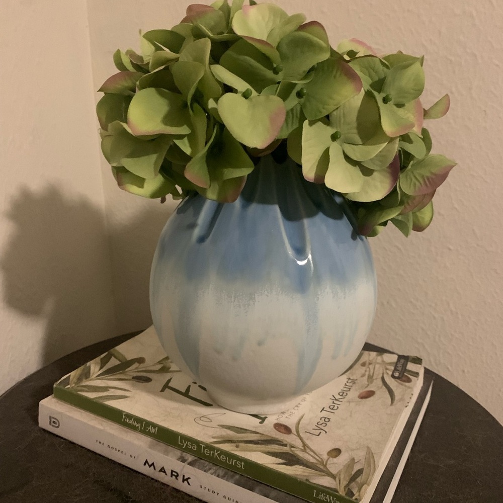 Global Views Cut Carved Vase Cloud Small